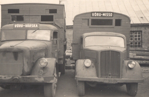 Photo. The first buses in Võrus in 1947.