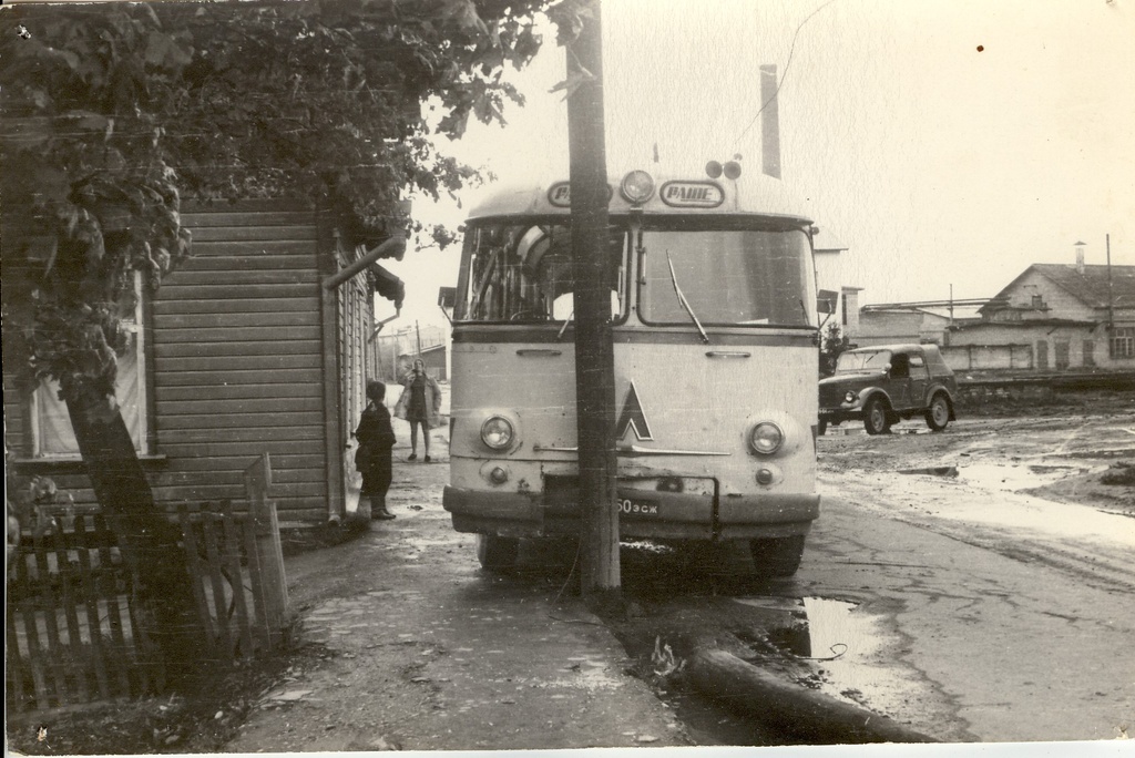Photo, traffic accident at Paides Tööstuse Street on May 28, 1972.