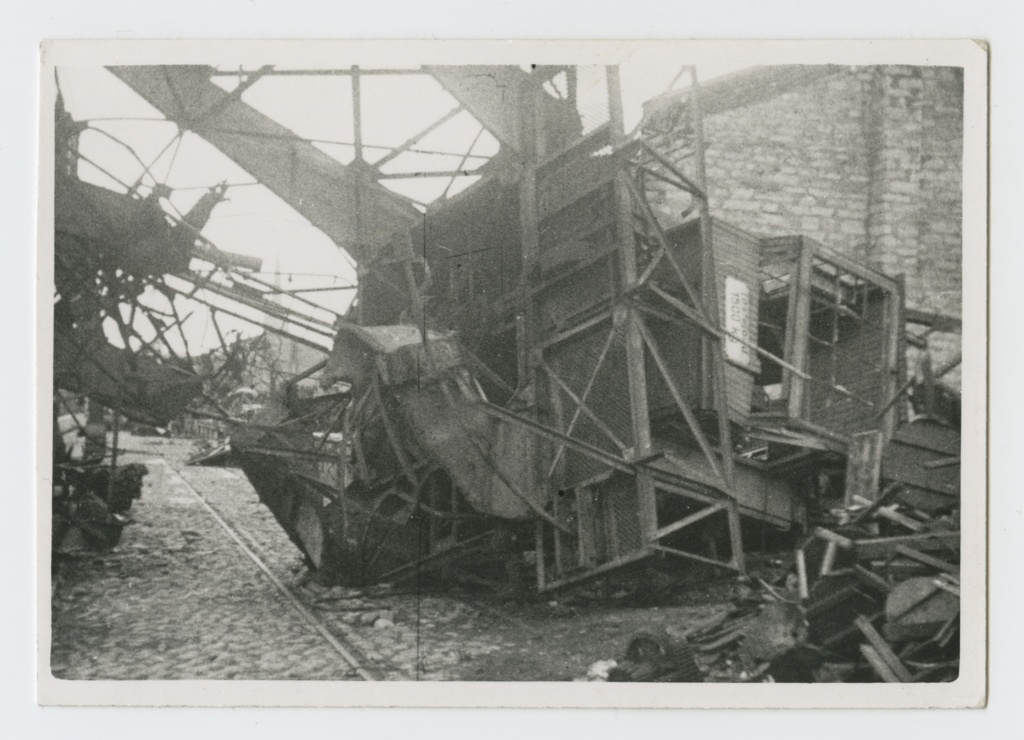 18.05.1944 crashed electric crane no. 8 in the port of Tallinn