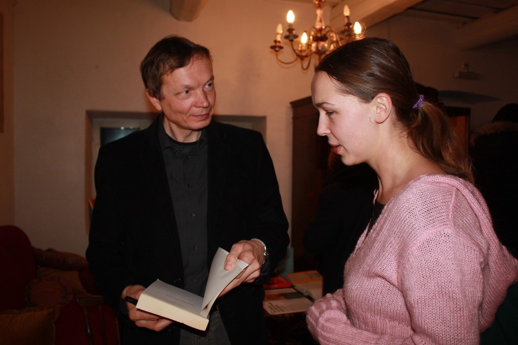 Tõnu Õnnepalu ja Mari Niitra vestlemas