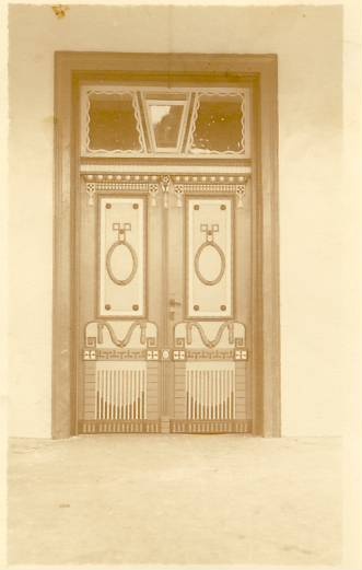 Virumaa National University, door in Kunda Manor building