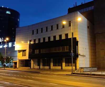 Ärihoone, laohoone ümberehitus Tallinnas, eestvaade. Arhitekt Andres Siim rephoto