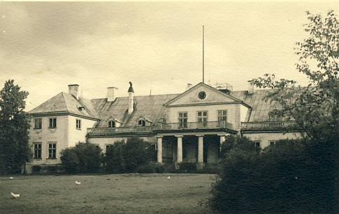 Kunda Manor's Gentlemen House