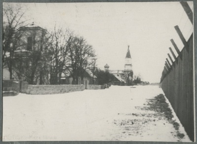 Reprofoto. Paldiski Mere tänav. Vasakul Paldiski Nikolai kirik, tagapallani Püha Georgi kirik, paremal  1921-1926. aastani eksisteerinud vabasadama plankaed.  duplicate photo