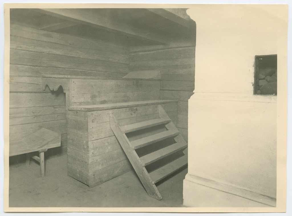Tallinn, Peetri sauna, washing room with stage.