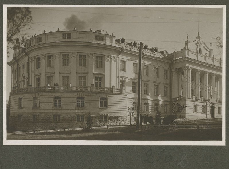 Tallinn. Sõjaväehospidali peahoone. Esifassaad.