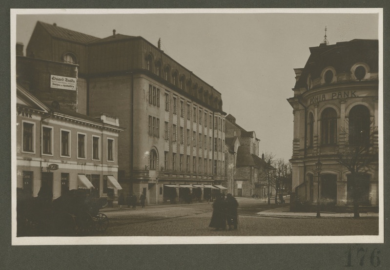 Tallinn. Suur-Karja tänav. Saarineni maja ja "Põhja pank" hoone.