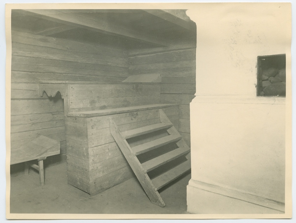 Tallinn, Peetri sauna, washing room with stage.