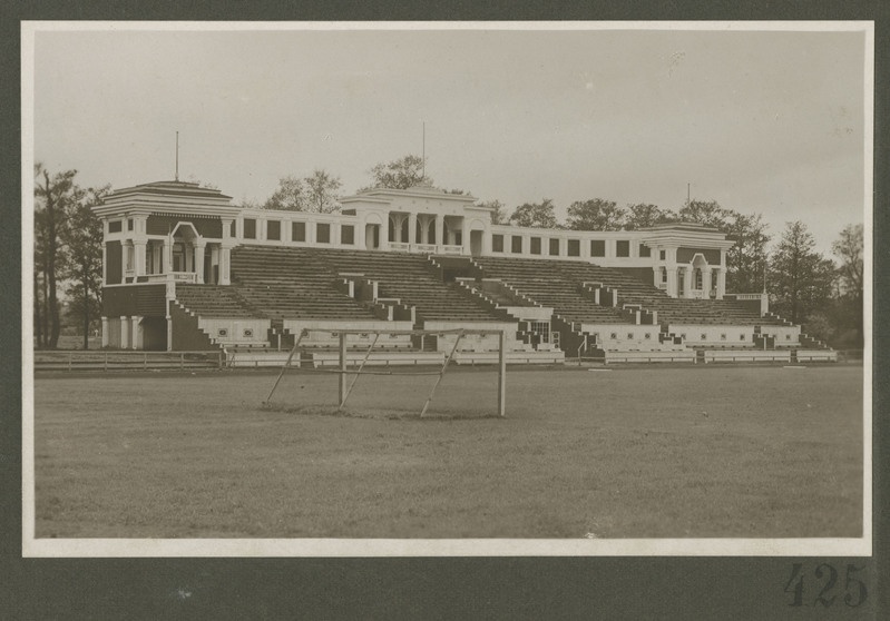 Tallinn. Kadrioru staadioni tribüünihoone.