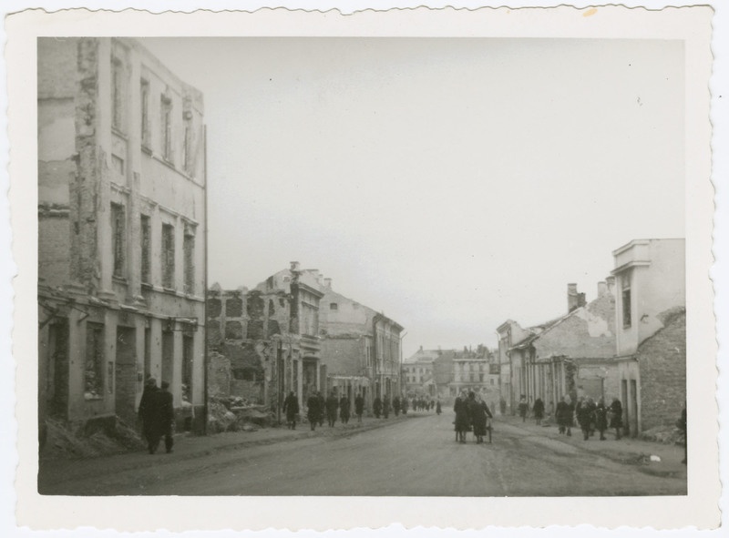 Purustatud Tartu. Küüni tänava varemed 17.11.1944.a.