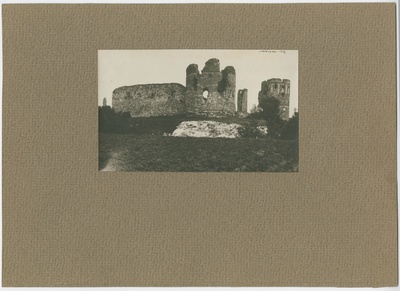 Vastseliina kindluse varemed  similar photo