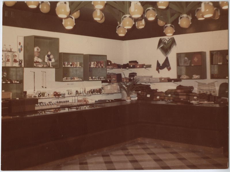 Tallinna Tööstuskaubastu kauplus "Kingitused"