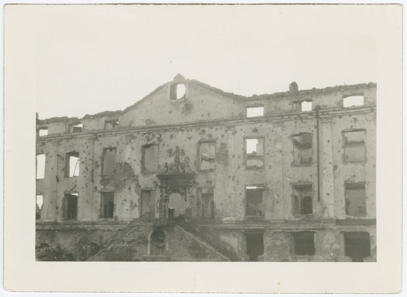 Purustatud Narva 1944.a. Raekoda.