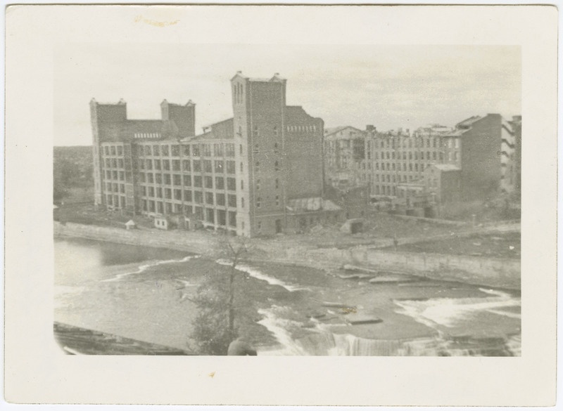 Purustatud Narva 1944.a. Kreenholmi tehasehoone