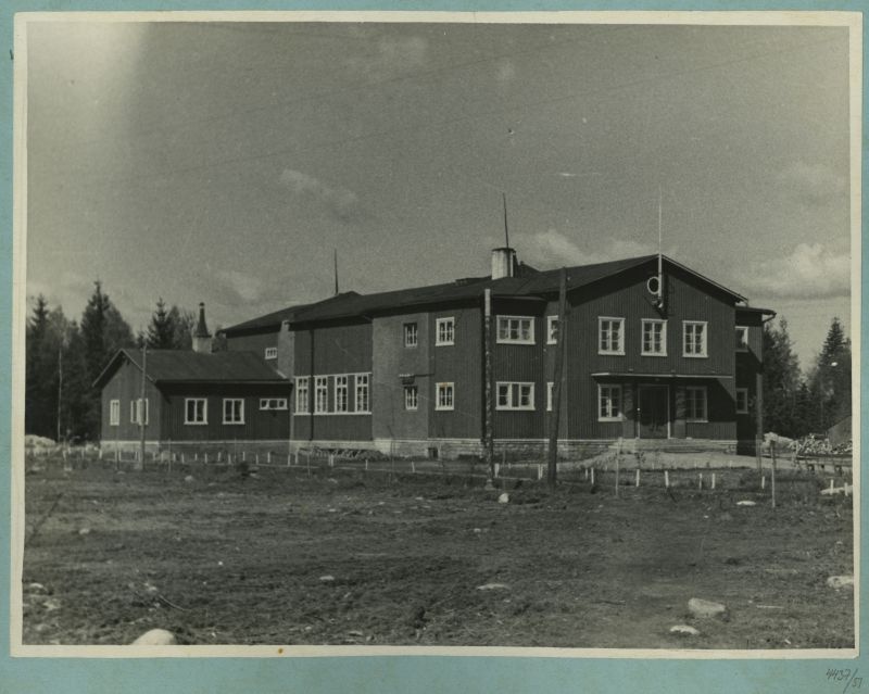 The briquette industry. General view of the club