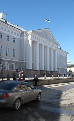 Ülikooli hoone fassaad rephoto