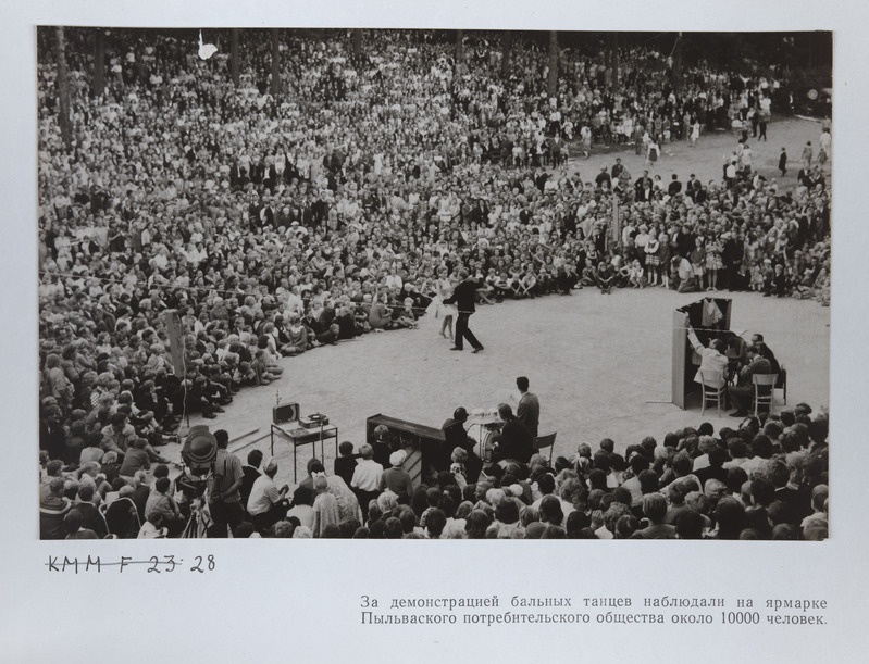 Ballitantsude demonstratsioon Põlva Tarbijate Kooperatiivi laadal.