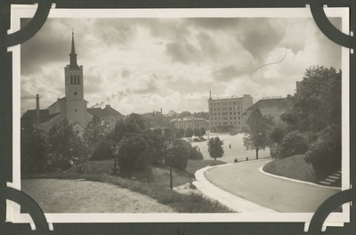 Vaade, Tallinn. Vaade Vabaduse väljakule Harjumäe poolsest küljest. Vasakul Jaani kirik.  duplicate photo