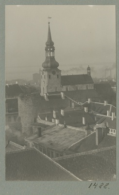 Tallinna Vanalinna aerofoto (lennuvaade), esiplaanil Tallinna Piiskoplik Toomkirik  similar photo