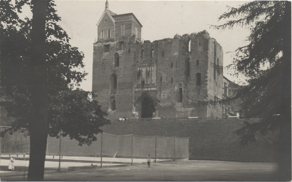 [the ruins of the Toom Church of Tartu]