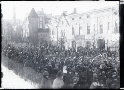 Sõjaväeline matuserongkäik Viru väravate juures  similar photo