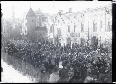 Sõjaväeline matuserongkäik Viru väravate juures  similar photo