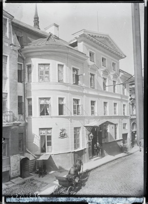 Hotell "Kuld Lõvi" Harju tänaval.  similar photo