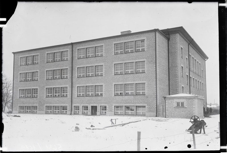 Tallinna Lasnamäe algkooli klasside tiib. Ehitatud 1936.a., arhitekt: H. Johanson.