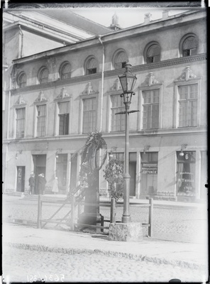 Mälestusmärk Estonia teatri ees  duplicate photo