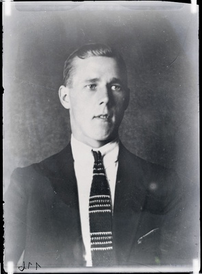 1. detsembri riigipöördel osalenud mässaja Boris Andrejev võeti kinni Politsei ratsareservi ründamisel (lasti maha 2.12.1924)  duplicate photo