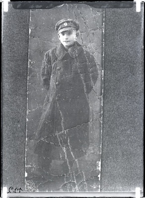 1. detsembri riigipöördel osalenud mässaja Martin Arbon lasti maha välikohtu otsusega komandatuuri hoovis.  duplicate photo