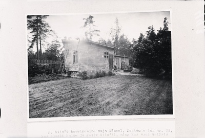 A. Siim'i hoovipealne maja Nõmmel (Vana-Mustamäe tee 39), kus elasid Salme ja Felix Siim, keldris asus salatrükikoda.  duplicate photo
