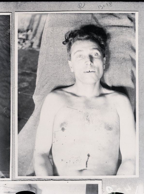 Saaremaal Laimjala vallas "Ado" talus 24. okt. 1933.a. tulevahetusel politseikonstaabliga surma saanud põrandaaluse komm. tegelase Aleksander Vassili p. Ellami laip.