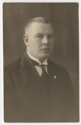 Portree: Richard Veermaa  duplicate photo