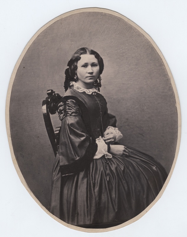 Tundmatu naisterahva portree