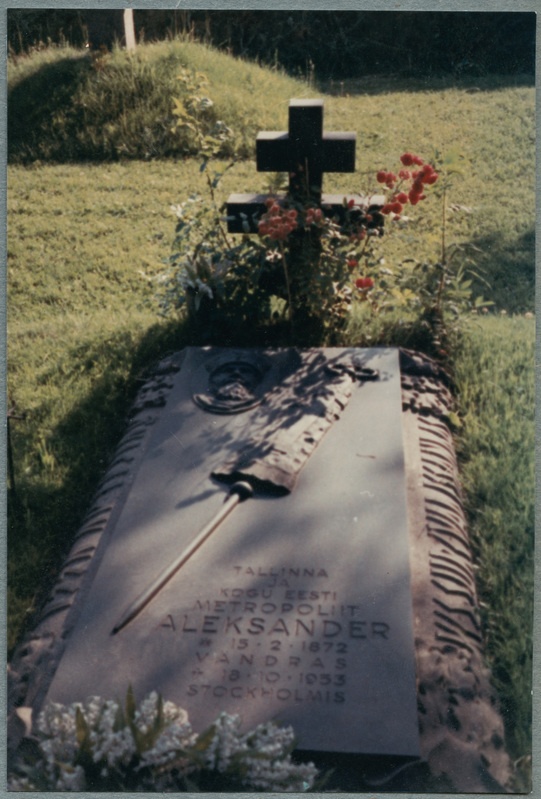 Tallinna ja Eesti metropoliit Aleksandri haud. Vaade hauakivile.