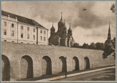 Vaade Falgi teelt müürile, Toompea lossile, Aleksander Nevski katedraalile.  duplicate photo