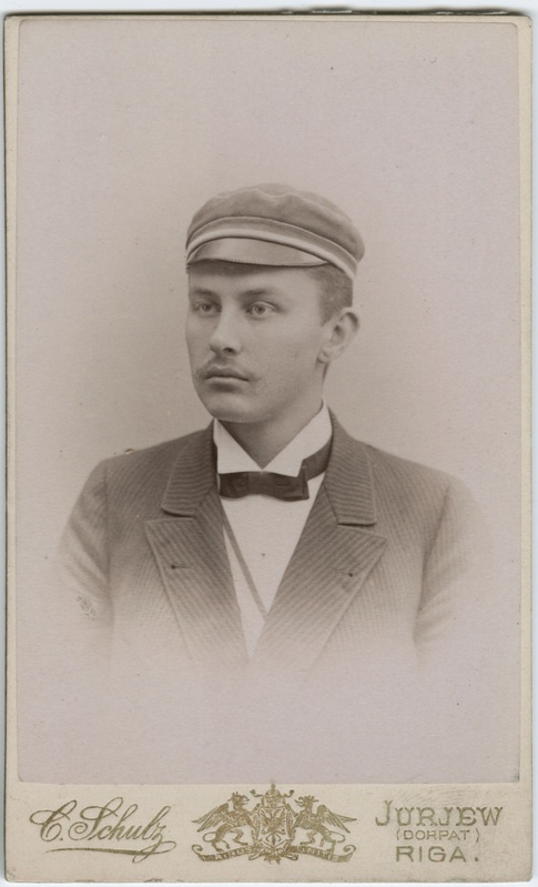 Foto albumis: Tallinna Toomkooli õppejõudude ja õpilaste portreedega. Woldemar Reinhold Kentmann