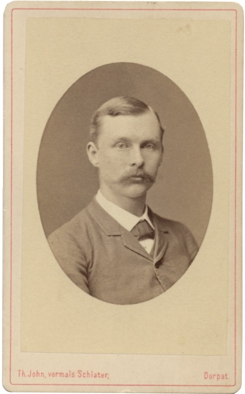 Portree: Eduard Toll.