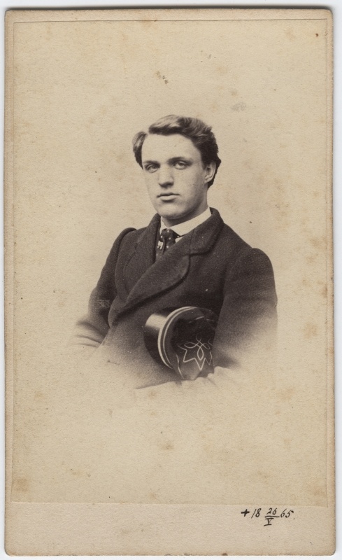 Portree: Victor Pahnsch.