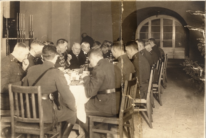 Vahtkonna jõulupidu Toompea lossis 29.12.1931.a., millest võttis osa K. Päts.