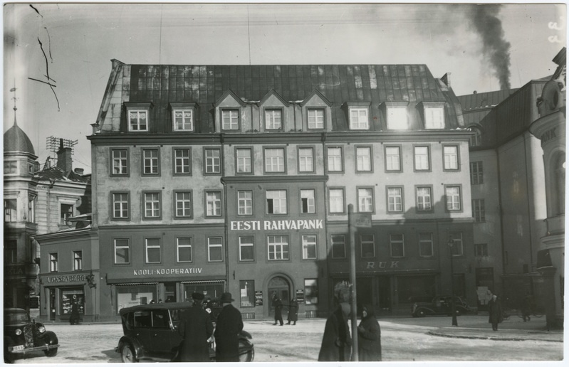 Vaade Eesti Rahvapanga hoonele Suur-Karja ja Müürivahe tänava nurgalt.