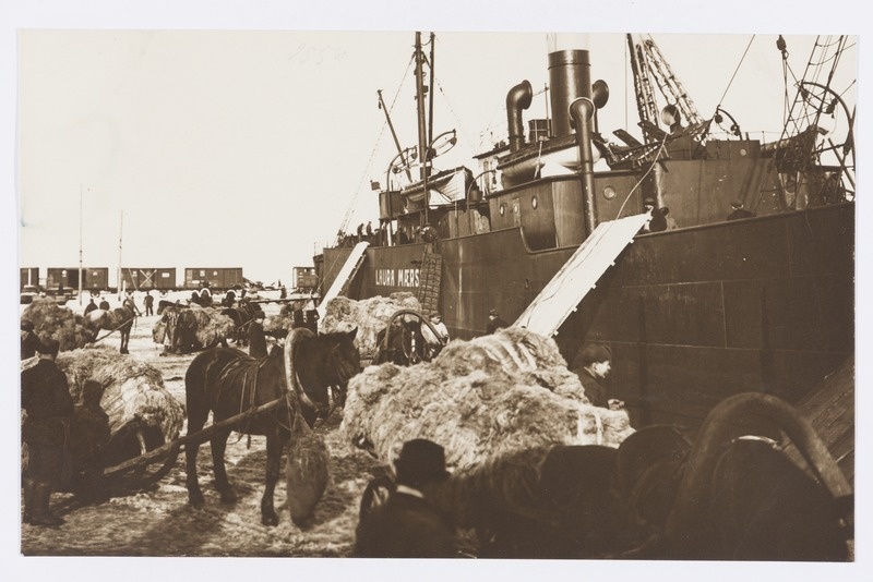 Kauba laadimine Tallinna sadamas.