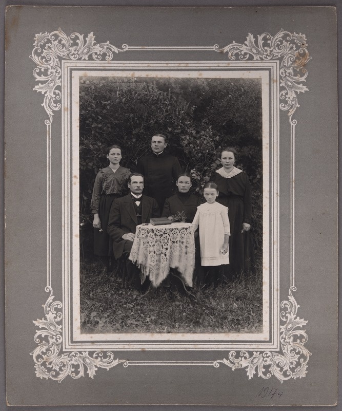 Kuie koolmeistri perekonnafoto