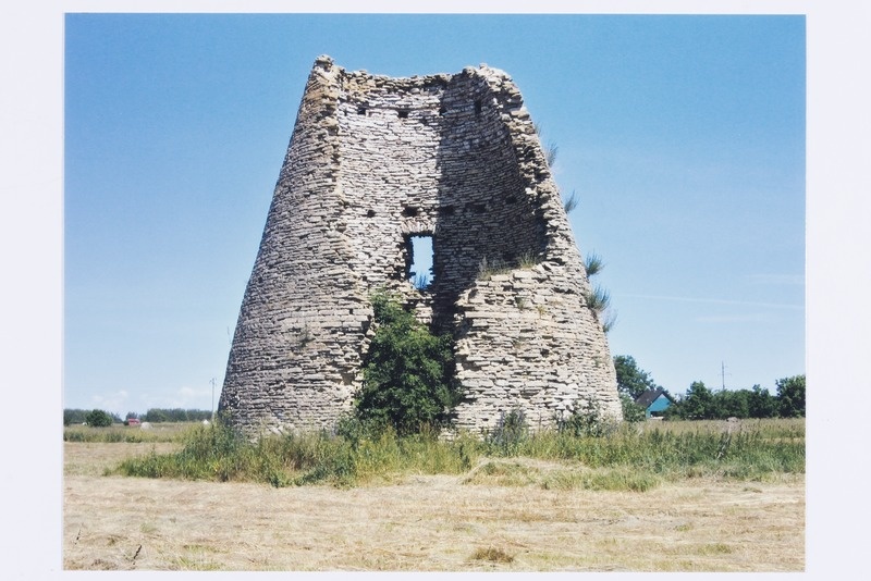 Kostivere mõisa tuuleveski vare Loo külas