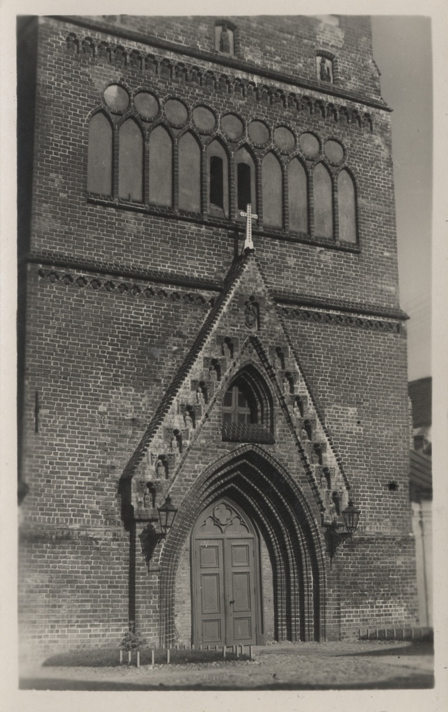 The door of the church of Tartu Johannes