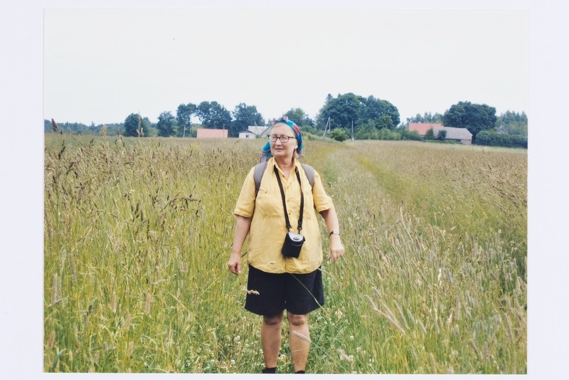 Eesti Vabaõhumuuseumi teadur Juta Holst välitöödel Parasmäe külas