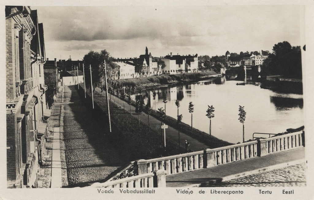 Tartu Estonia : view from the Freedom Bridge = vidajo de Liberecponto