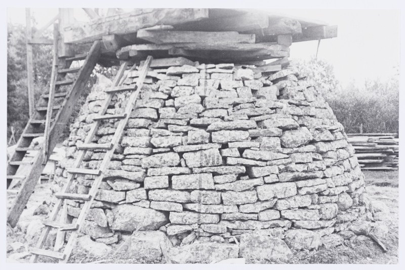 Annuse talu pukktuulik, tuuliku jalg