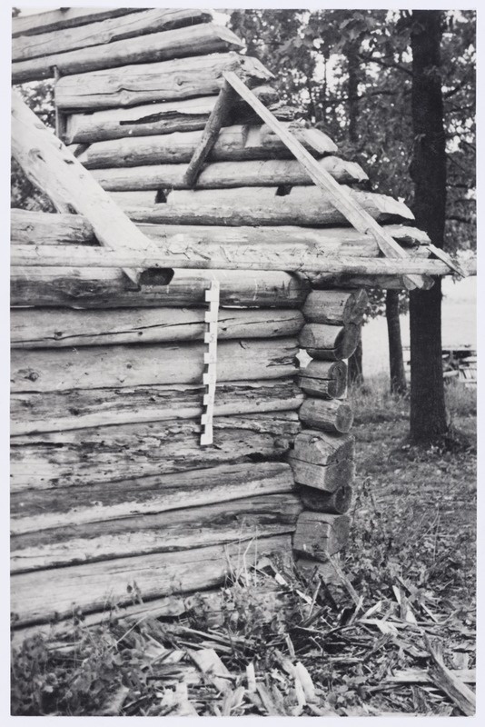 Rusi talu laut-küün, küüni esisein ja ristnurk.